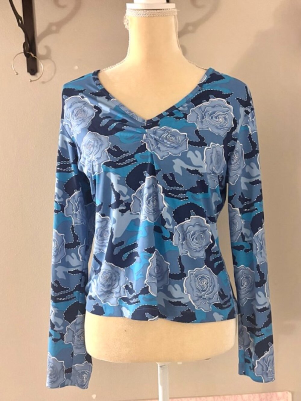 Y2K Xhilaration Blue Floral V-Neck Long Sleeve Top